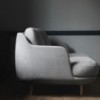 Sofá Lune de Fritz Hansen con un diseño moderno de alto lujo.
