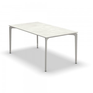 Mesa rectangular Allsize Gres para espacios exteriores de Fast. Mesas para terrazas.