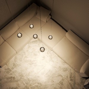 Lámpara moderna de suspensión modular Limbus LED de Emanuele Ricci y Lumina.