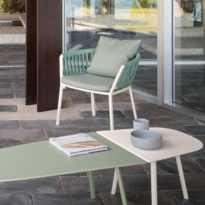 Mesa baja Aluminio Mosaiko moderna y elegante de Fast. Mesitas para exteriores.