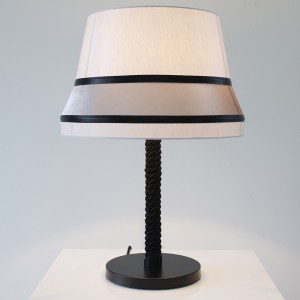 Lámpara sobremesa Audrey TA de Contardi con diseño elegante, vanguardista y moderno.