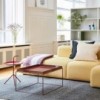 Mesa de centro multifuncional Tray Coffee Table de HAY, con un diseño elegante y moderno