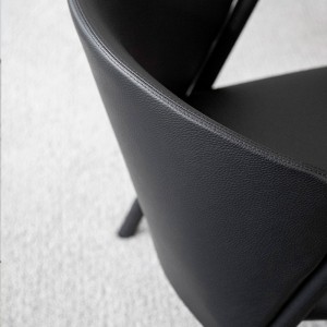 Sillón Pub de Bensen cuenta con asientos tapizados y estructura de madera con diseño moderno