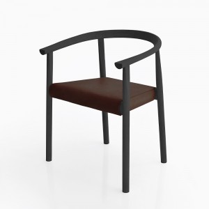 Sillón Tokyo de Bensen en madera maciza con diseño moderno y asiento tapizado en piel.