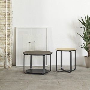 Mesa auxiliar Clik Cruceta versátil para espacios interiores de Kendo.