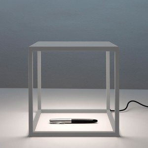 Lámpara sobremesa BlancoWhite C1 de Santa & Cole. Lámparas diseño.