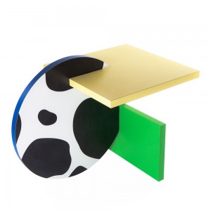 Mesita auxiliar Continental de diseño moderno y exclusivo de Memphis.