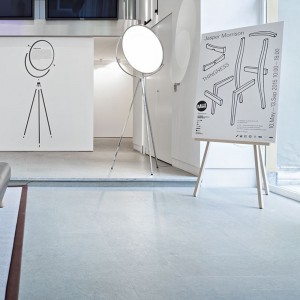 Lámpara de aluminio de pie Superloon de Flos Iluminación. Lámparas minimalistas.