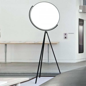 Lámpara de aluminio de pie Superloon de Flos Iluminación. Lámparas minimalistas.