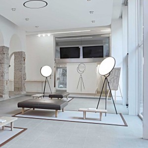 Lámpara de aluminio de pie Superloon de Flos Iluminación. Lámparas minimalistas.