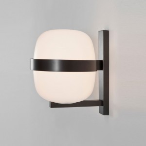 Aplique Wally Cestita de Santa & Cole. Lámparas diseño moderno aptas para exteriores.