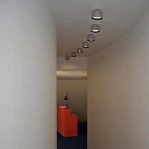 Lámpara de pared y techo Wan C/W de Flos Iluminación.