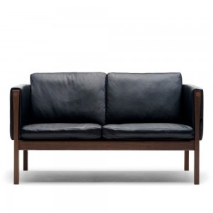 Sofá CH162 en piel de Carl Hansen and Son. Sofás de diseño moderno.   
