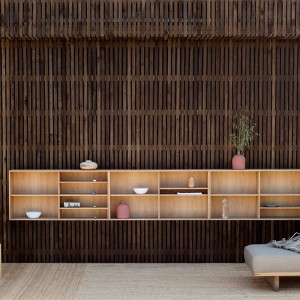 Estantería modular FK63 de Carl Hansen and Son. Diseño elegante y moderno que da calidez a cualquier espacio.