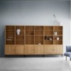 Estantería modular FK63 de Carl Hansen and Son. Diseño elegante y moderno que da calidez a cualquier espacio.