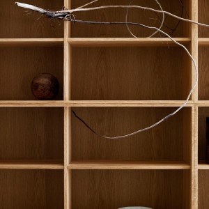 Estantería modular FK63 de Carl Hansen and Son. Diseño elegante y moderno que da calidez a cualquier espacio.