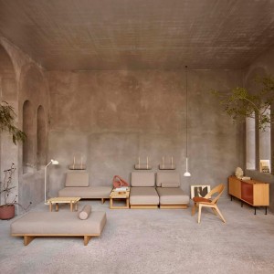 Banco BM0488 de Carl Hansen and Son. Diseño atemporal, versátil y moderno que llena cualquier espacio.
