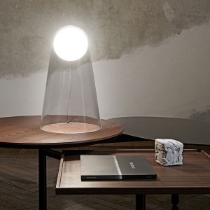 Lámpara con cuerpo de cristal soplado Satellight de Foscarini. Lamparas de vidrio