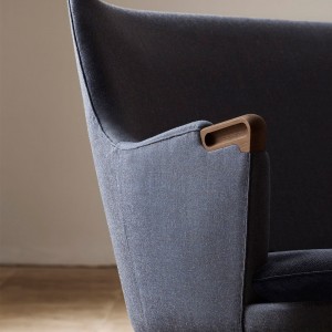 Sofá CH72 de Carl Hansen and Son. Sofás con un diseño atemporal y único.