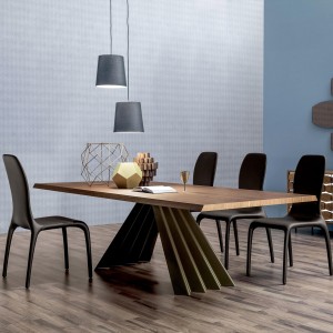 Mesa Ventaglio fija madera de Tonin casa. Muebles modernos de hogar.