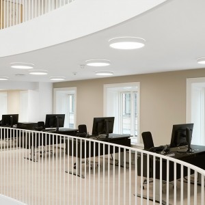 Lámpara LP Slim Semi Recessed de Louis Poulsen.
