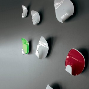 Percheros Ivy de Tonin casa. Muebles modernos de hogar.