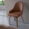 Sillón Atena de Ozzio design. Estructura en madera y tapizado en piel, ecopiel o terciopelo.