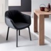 Sillón Nelson de Ozzio design. Estructura metálica tapizada en piel, ecopiel o terciopelo.
