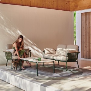 Mesa baja Capa de Gandia Blasco. Muebles de diseño moderno para exterior.