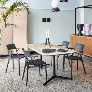 Silla AI Kartell cómoda y elegante perfecta para ambientes del hogar.
