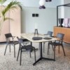 Silla AI Kartell cómoda y elegante perfecta para ambientes del hogar.