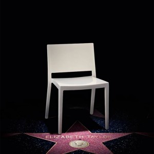 Silla termoplástico Lizz de Kartell. Diseño original simple y elegante.