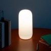 Lámpara sobremesa Gople Portable de Artemide. Diseño moderno y sofisticado.