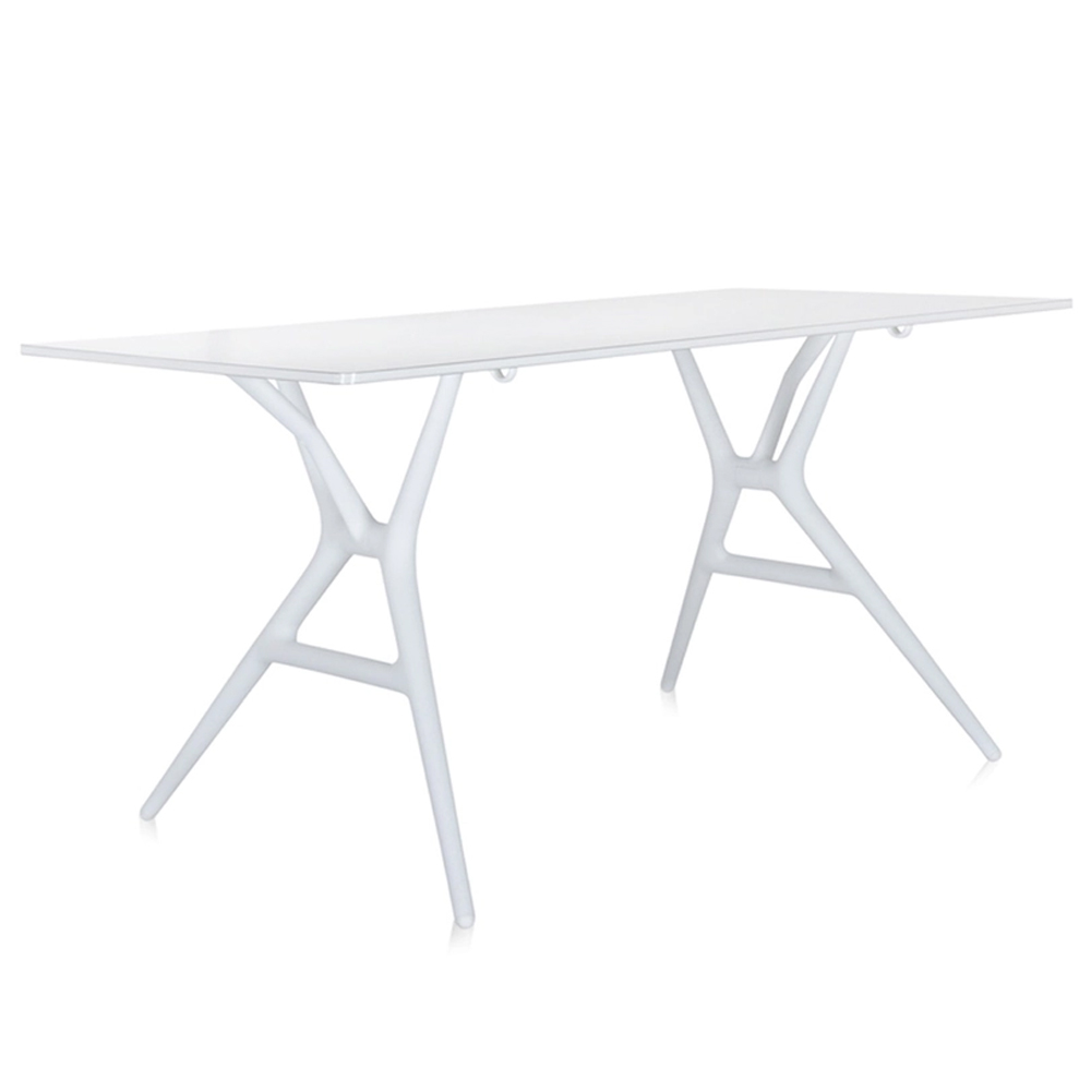 Mesa rectangular Spoon de Kartell de estructura de polipropileno teñido.