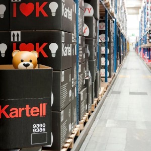 Lámpara sobremesa Toy Kartell de Oso Moschino ideal para dormitorios.