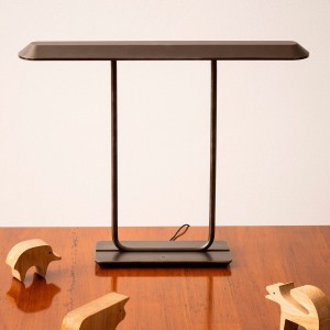 Lámpara sobremesa Tempio Artemide. Diseño moderno y elegante con calidez.