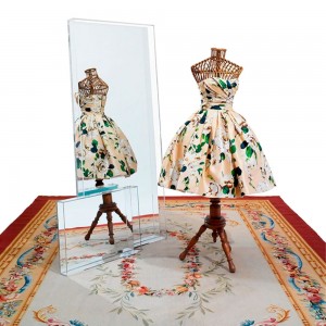 Espejo Only pared Me Kartell. Complemento para interior de calidad italiana.