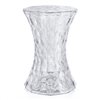 Mesita auxiliar Stone de Kartell. Disponible en variedad de colores.