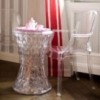 Mesita auxiliar Stone de Kartell. Disponible en variedad de colores.