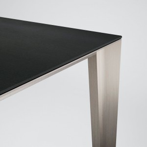 Mesa Skin Cerámica/Cristal fija de Desalto. Mesas de diseño italiano.
