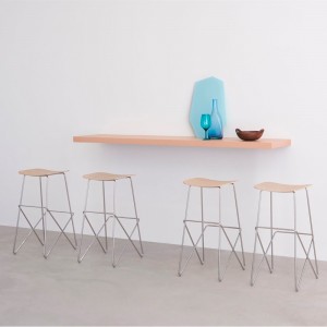 Taburete Endless de Desalto. Sillas y taburetes oiginales para interiores.