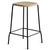 Taburete Soft Edge 80 de madera y acero de Hay para cafés y restaurantes.