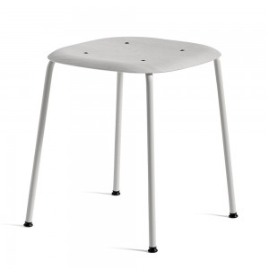 Taburete Soft Edge 70 con asiento de madera y patas de acero de Hay para cafés y restaurantes.