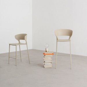 Taburete Koki de Desalto. Taburetes de diseño italiano para salón y terraza.