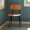 Silla Result Chair de madera con patas de acero de HAY ideal para espacios interiores.