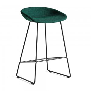 Taburete AAS 39 tapizado y de acero de Hay para cafés y restaurantes.