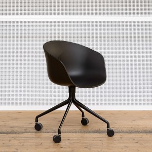 Silla nórdica de acero y polipropileno AAC 24 de Hay ideal para espacios modernos.