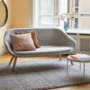 Sofa AAL de Hay. Diseño tapizado y de madera maciza.