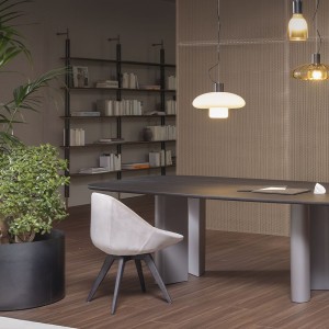 Silla Stone con patas de madera de Bonaldo. Diseño italiano moderno.