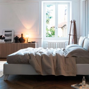 Perchero diseño en madera HCB de Horm. Complementos de diseño italiano.